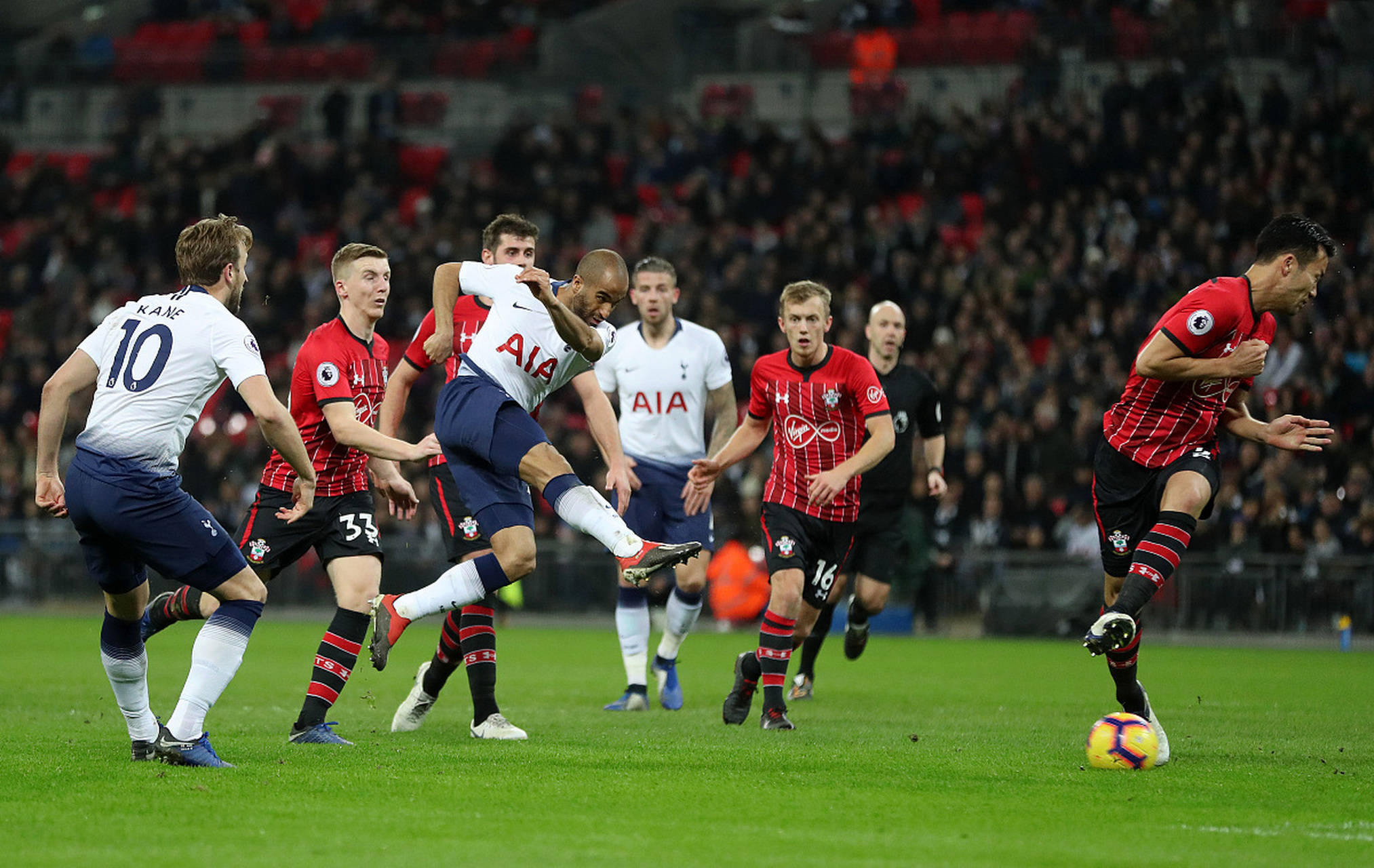 小李伤退，湖人23分惨败火箭，为本届圣诞大战目前最大分差（小李受伤退赛，湖人惨负火箭23分，创本届圣诞大战至今最大分差）