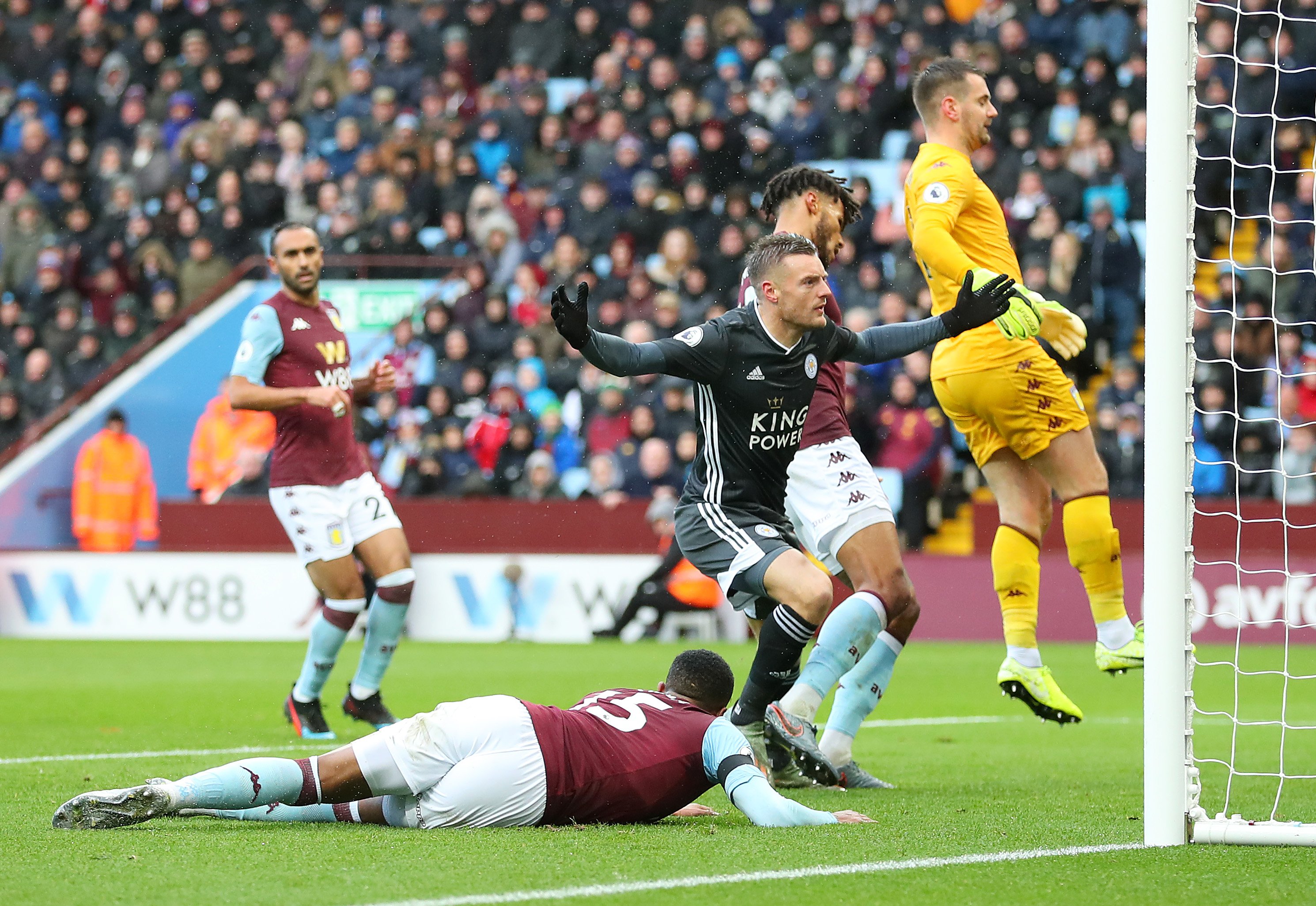 马竞官方：朗格莱右膝内侧副韧带高度扭伤，复出时间待定（马竞通报：朗格莱右膝内侧副韧带严重扭伤，回归时间未定）